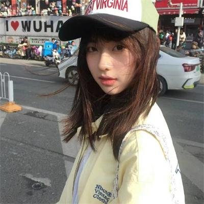 微笑的苹吉